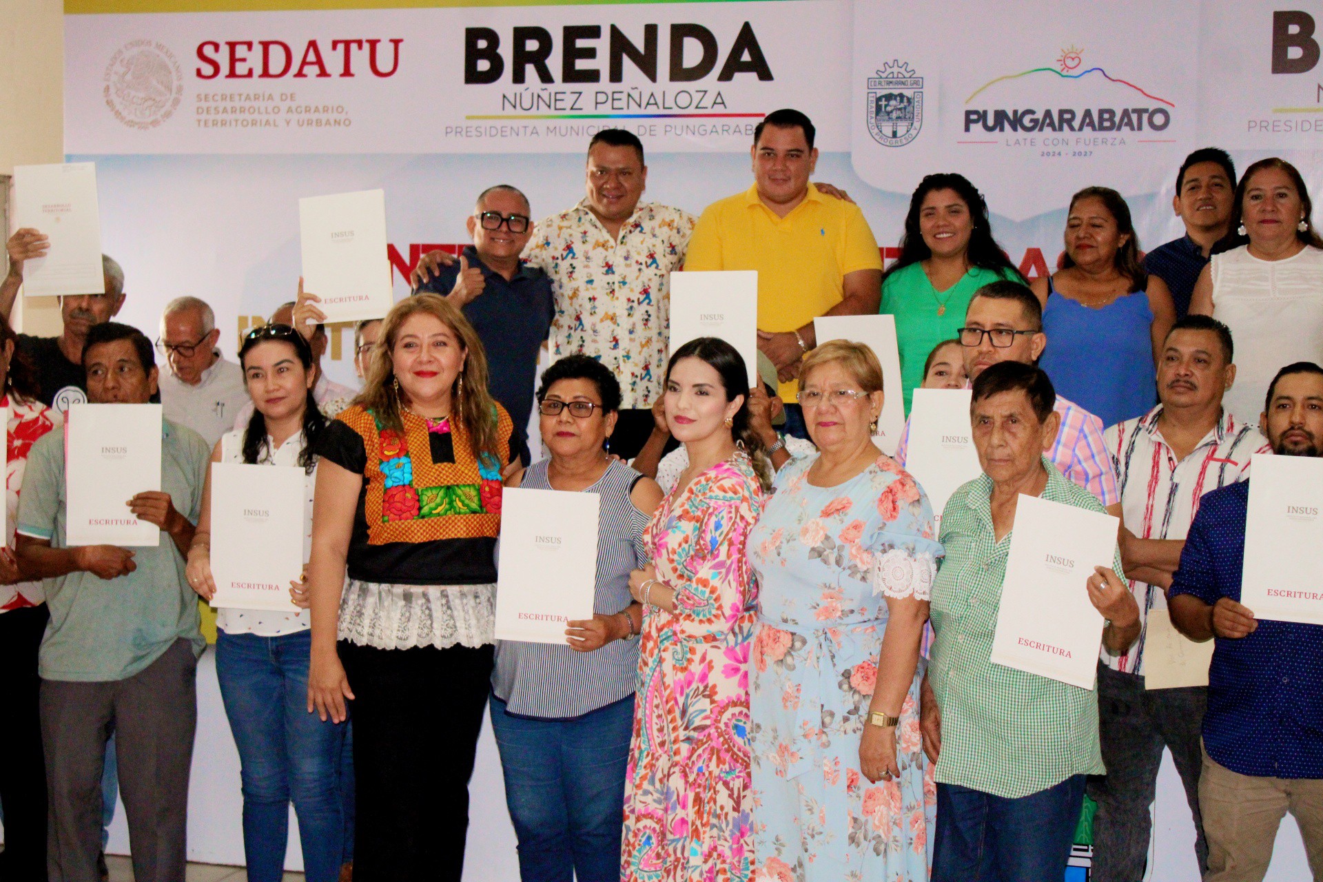 El Gobierno de Pungarabato entrega 40 títulos de propiedad en coordinación con el INSUS