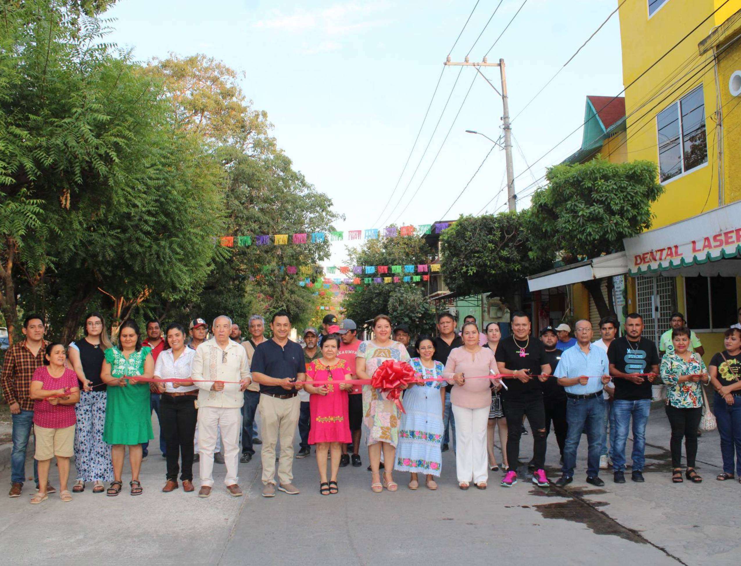Corte de listón inaugural de obra de drenaje sanitario 